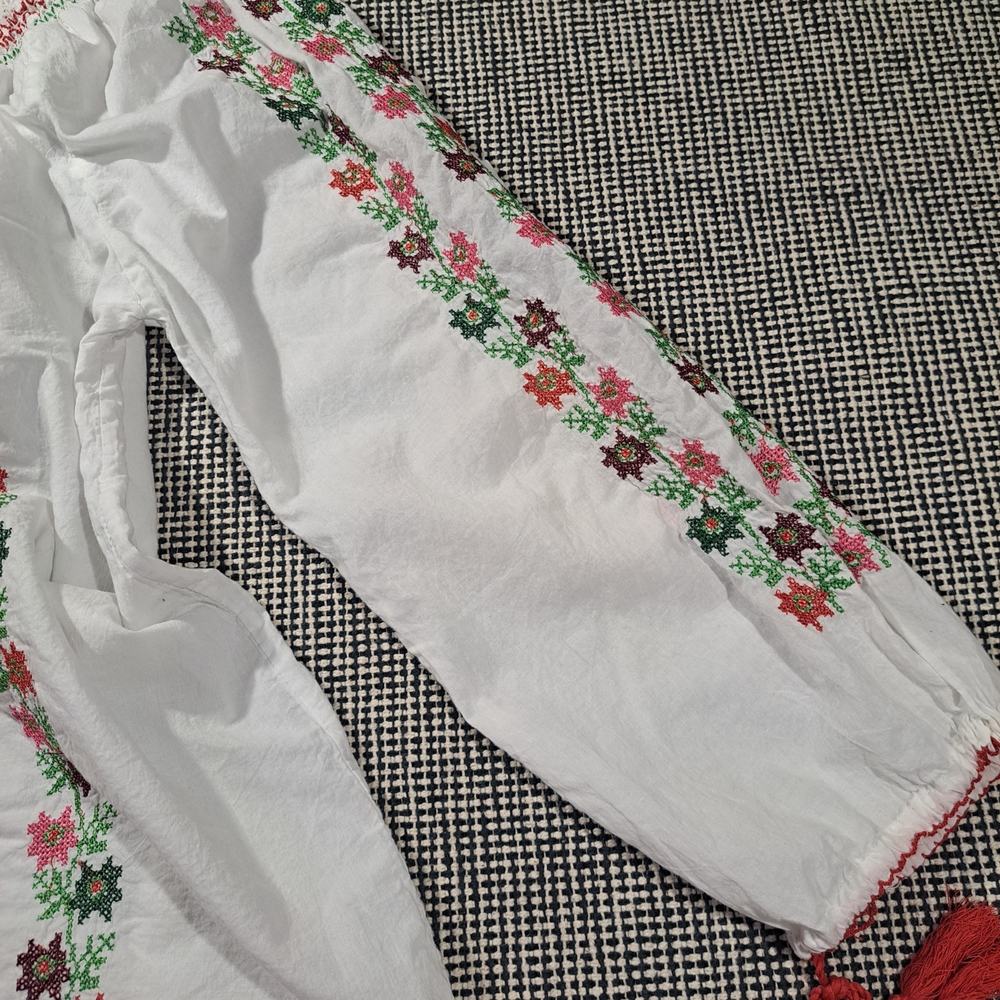 Floral Embroidered White Blouse with Red Accents - Picture 6 of 7